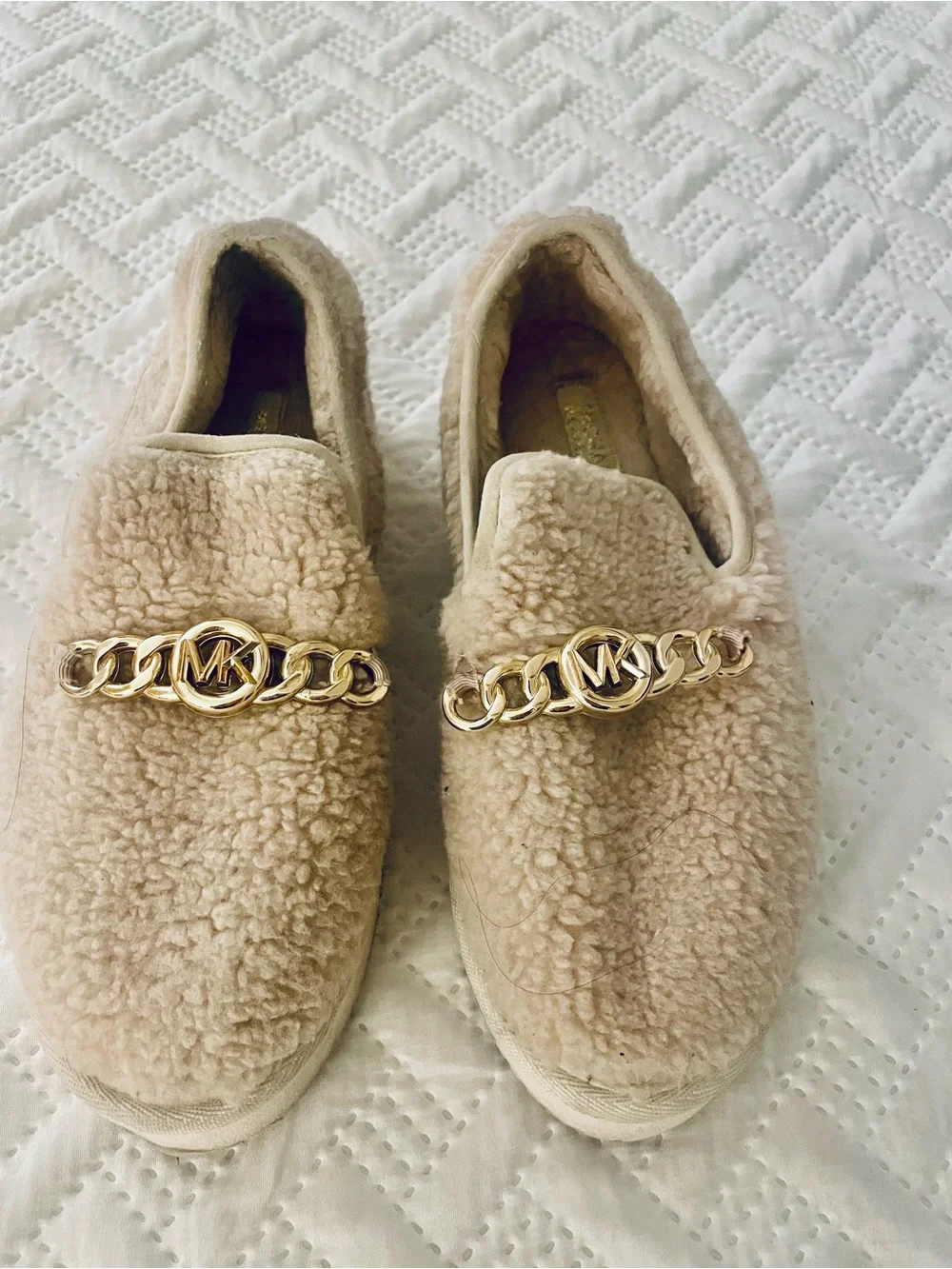 Michael Kors Kids Beige Faux Shearling Slip-On with Gold Chain